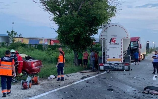 Un bărbat de 41 de ani a murit după ce a intrat cu mașina &icirc;ntr-o cisternă, pe DN7