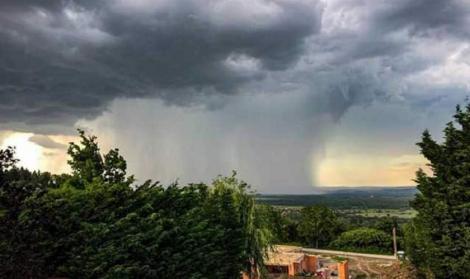 România, între caniculă și ploi torențiale! Meteorologii anunță vijelii puternice și grindină și la începutul săptămânii