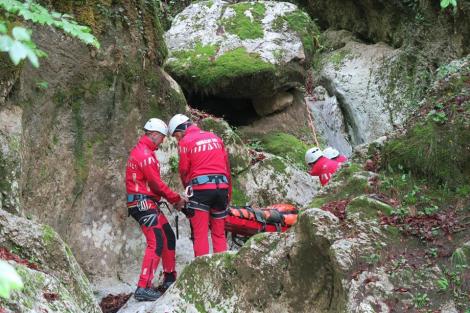 Intervenţii ale salvamontiştilor în Bucegi pentru recuperarea unui tânăr rănit şi a unor turişti care nu îşi pot continua traseul din cauza vremii nefavorabile