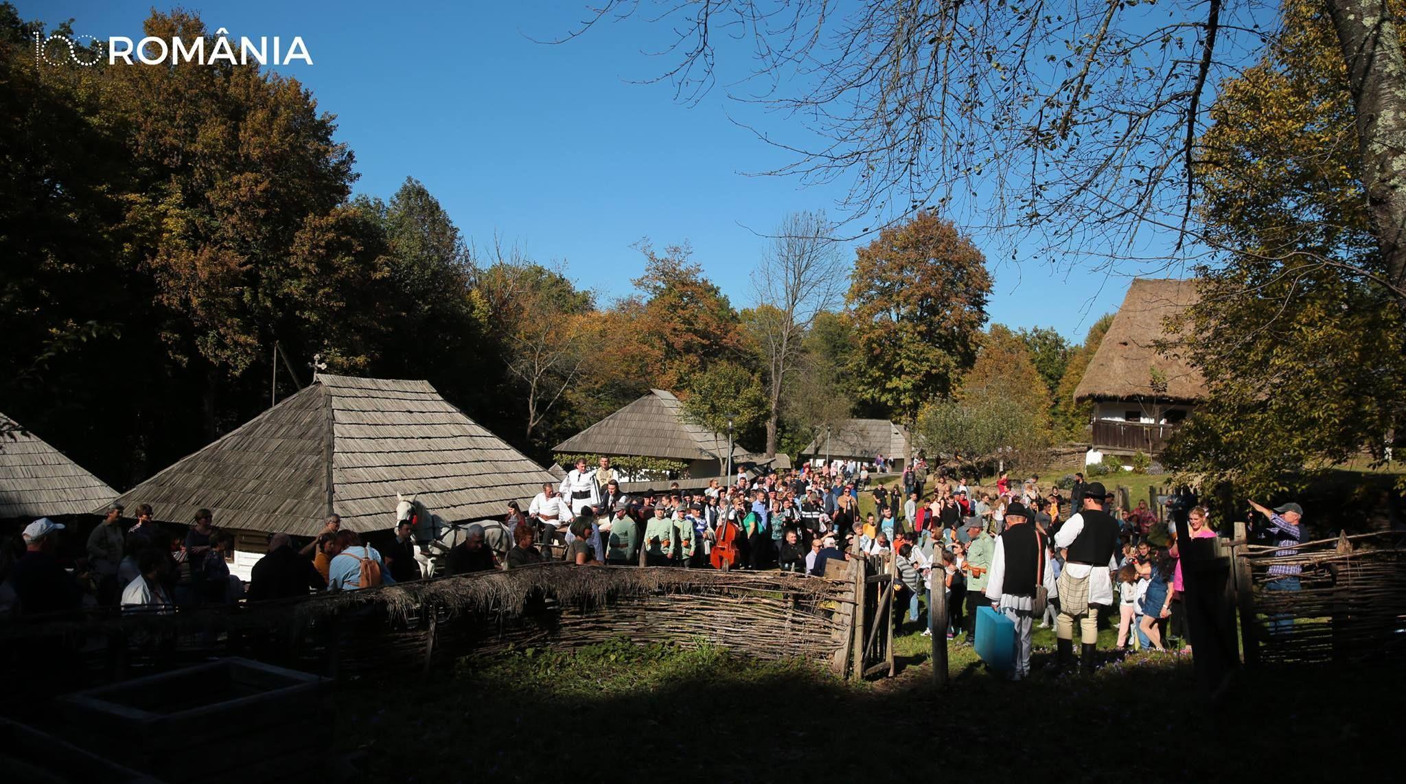 Peste 10.000 de turişti au vizitat Muzeul Astra din Sibiu, cu ocazia Zilei Universale a Iei