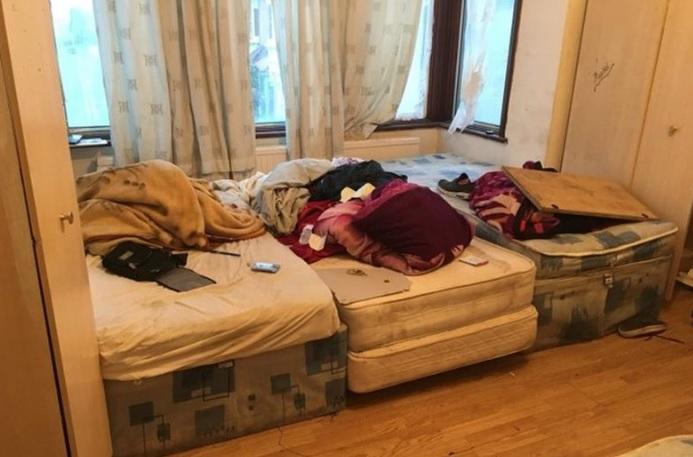 &bdquo;Primeam apă cu rația, trăiam printre g&acirc;ndaci și eram plătită cu 1,8 lire pe oră&rdquo;. Cum a fost exploatată o rom&acirc;ncă de trei frați, &icirc;n Marea Britanie