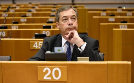Grupul extremist din Parlamentul European al euroscepticului britanic Nigel Farage s-a desfiinţat