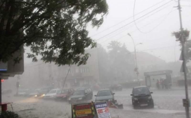 Alertă! Este Cod roșu de ploi, grindină și vijelie! Zonele afectate
