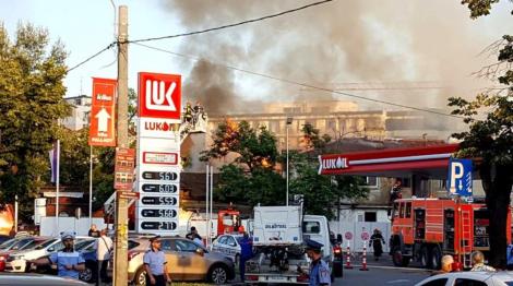 Incendiu în București! Focul a izbucnit lângă o benzinărie, iar flăcările au afectat un restaurant