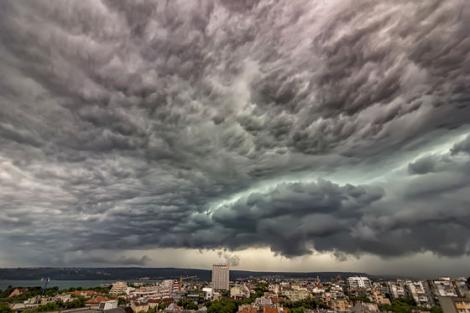 Prognoză meteo pe 3 zile București: Alertă meteo furtuni și vijelii, emisă de ANM