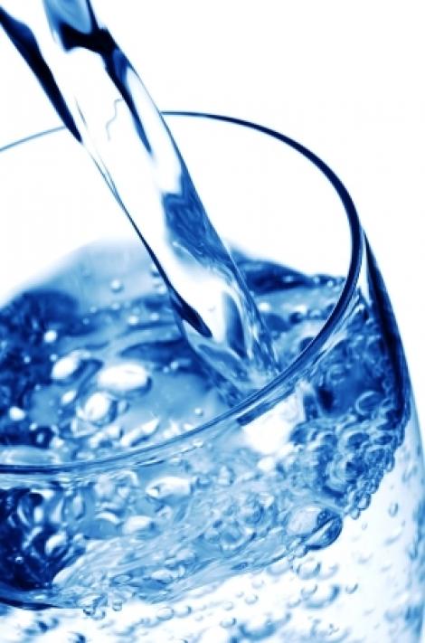 Beneficii şi contraindicaţii ale apei minerale asupra organismului