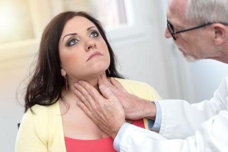 Ce semne îngrijorătoare anunță probleme ale tiroidei