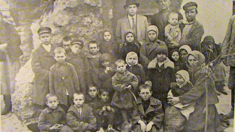 Tragedia românilor masacrați când voiau să intre în țară, cu copii în brațe: ”Nu ne lepădați și nu ne uitați!”