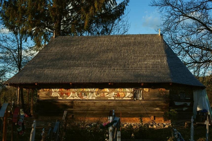 Campanie internaţională de str&acirc;ngere de fonduri pentru salvarea frescei bisericii de lemn de la Urşi