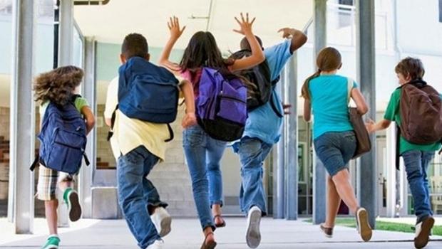 Elevii clasei a VIII-a intră, &icirc;ncep&acirc;nd de vineri, &icirc;n vacanţa de vară! C&acirc;nd &icirc;ncepe Evaluarea Națională