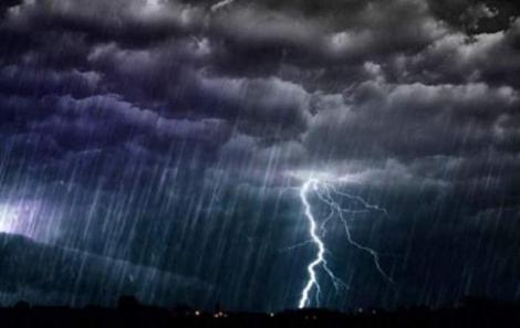Cum va fi vremea în România, în această noapte. Zonele în care sunt anunțate ploi, grindină și vânt puternic