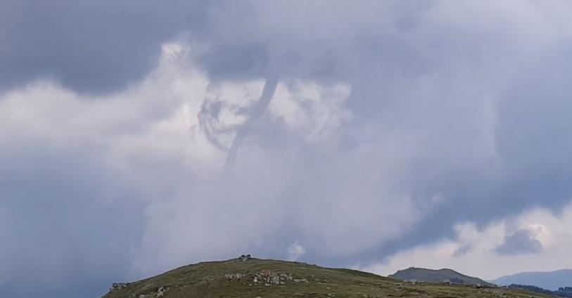 Ultimă oră! Tornadă &icirc;n Rom&acirc;nia! Unde s-a produs - Video