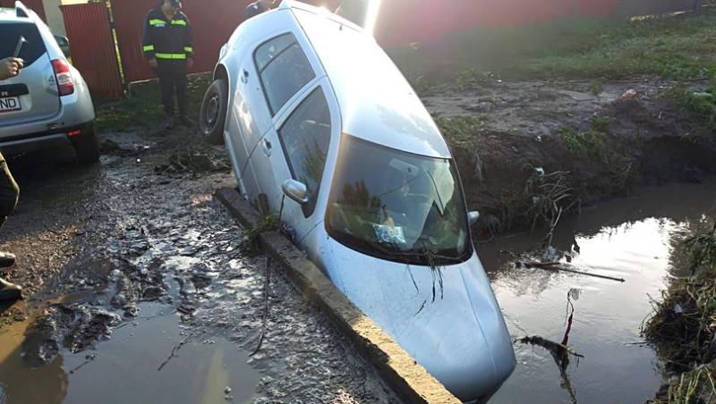 Dezastru în Vaslui! Mașini luate de ape, curți și case inundate! Imagini tulburătoare!