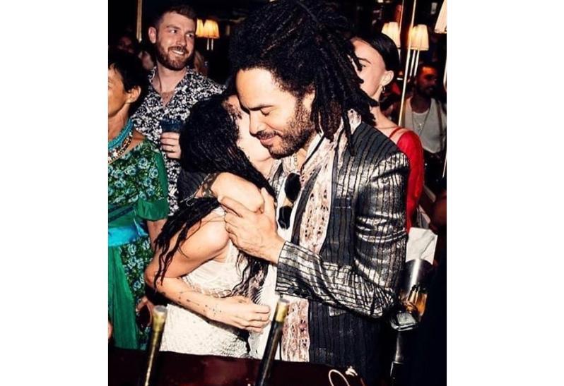 Actorii Zoe Kravitz şi Karl Glusman s-au căsătorit din nou &icirc;n Franţa