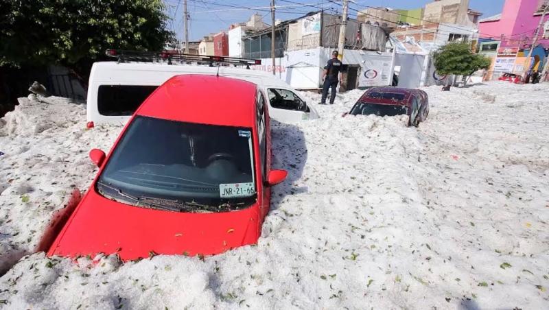 Străzile unui oraș din Mexic, acoperite cu gheață la 30 de grade Celsius: ”Și ne mai întrebăm dacă schimbările climatice sunt reale!”