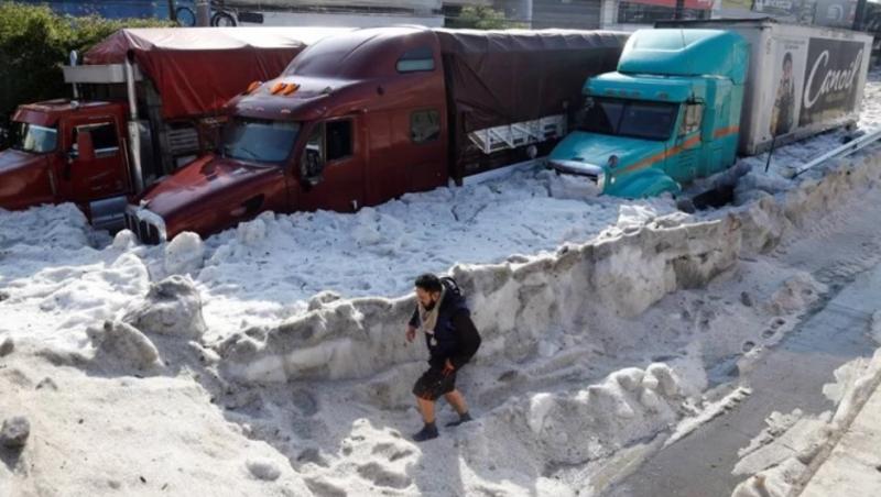 Străzile unui oraș din Mexic, acoperite cu gheață la 30 de grade Celsius: ”Și ne mai întrebăm dacă schimbările climatice sunt reale!”
