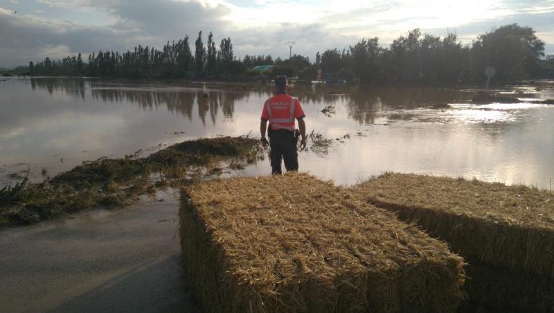 Inundații în nordul Spaniei. Trupul unui bărbat a fost găsit într-o mașină luată de ape