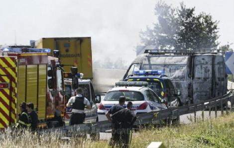 Un furgon de transport de fonduri a fost jefuit în apropierea aeroportului din Lyon. Atacatorii au reuşit să fugă