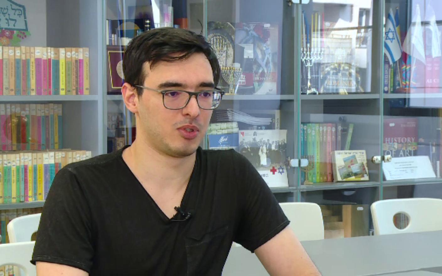 5000 de dolari salariu pentru un elev rom&acirc;n, care a luat nota 10 la Bacalaureat! Ce firmă &icirc;i oferă suma fabuloasă lui Virgil