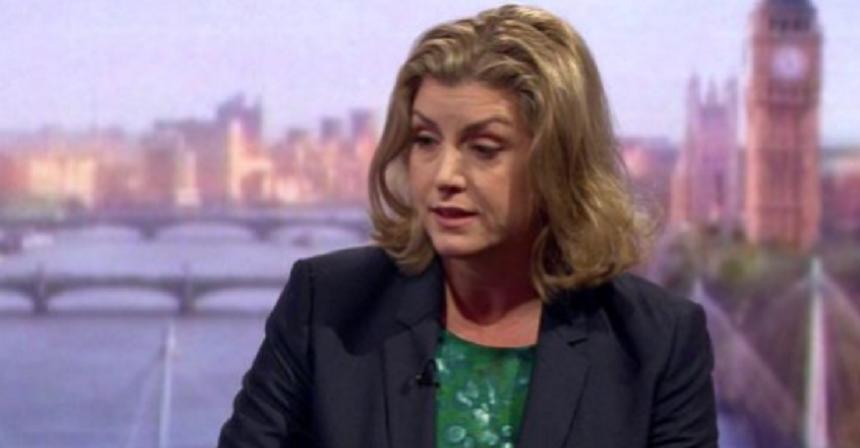 Ministrul britanic al Apărării mulţumeşte Marinei Regale după ce a ajutat un petrolier să treacă prin Str&acirc;mtorea Ormuz