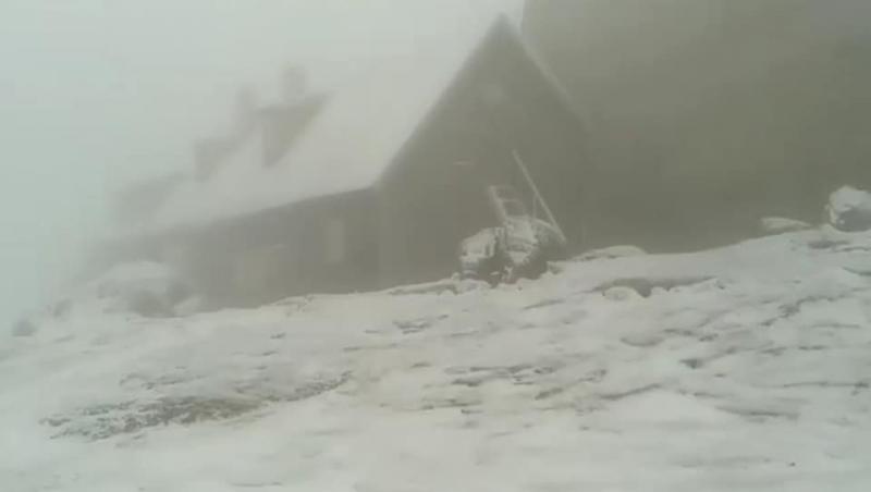 S-a dezlănțuit iadul alb în iulie 2019. Ninge viscolit în mai multe zone din România! Fenomen meteo ciudat