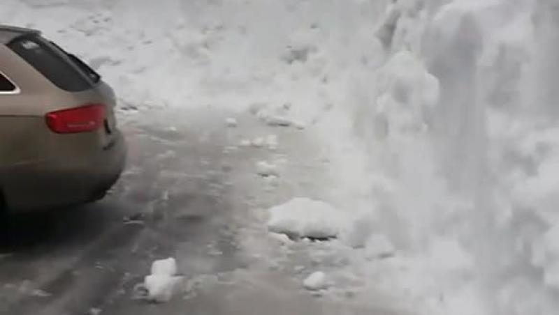 Strat de zăpadă de trei metri și temperaturi de 3 grade Celsius. Imagini surprinse de turiști în iulie, în România