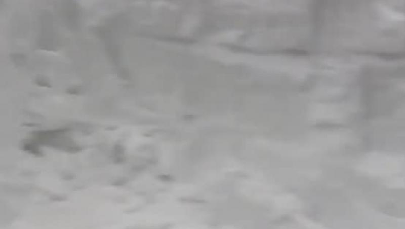 Strat de zăpadă de trei metri și temperaturi de 3 grade Celsius. Imagini surprinse de turiști în iulie, în România
