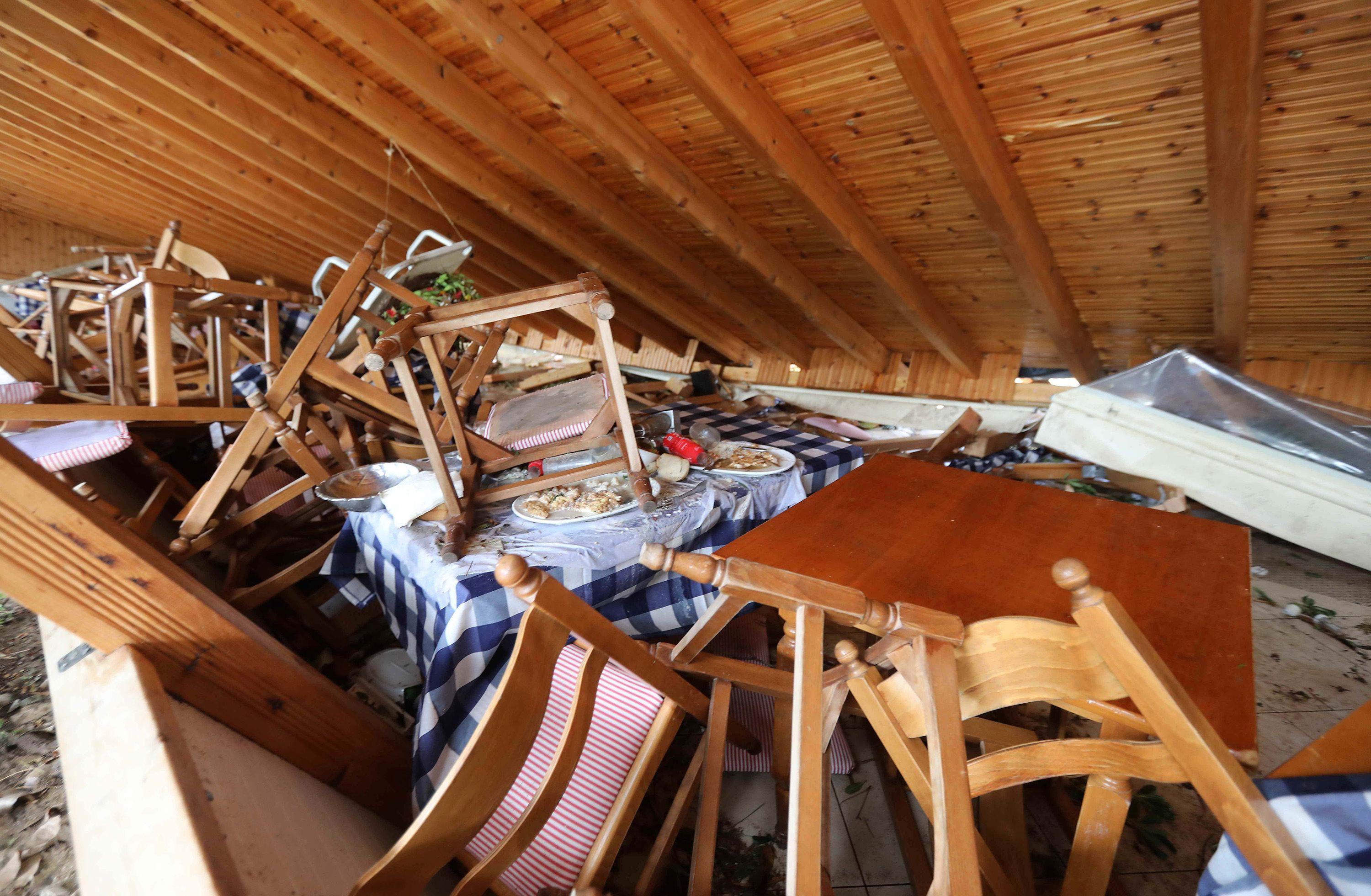 Spitale pline de răniți după furtuna din Grecia: "Nu m-am putut ține pe picioare. Am văzut moartea!"