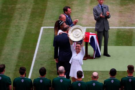 Simona Halep a prezentat trofeul fanilor de la Wimbledon. Kate Middleton: "Ai jucat extraordinar, a fost un meci minunat"