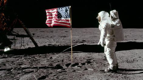 Cine a fost primul pământean care a făcut... pipi pe Lună? Misterul a fost dezvăluit chiar de autorul momentului istoric: „I-am luat fața lui Neil!”