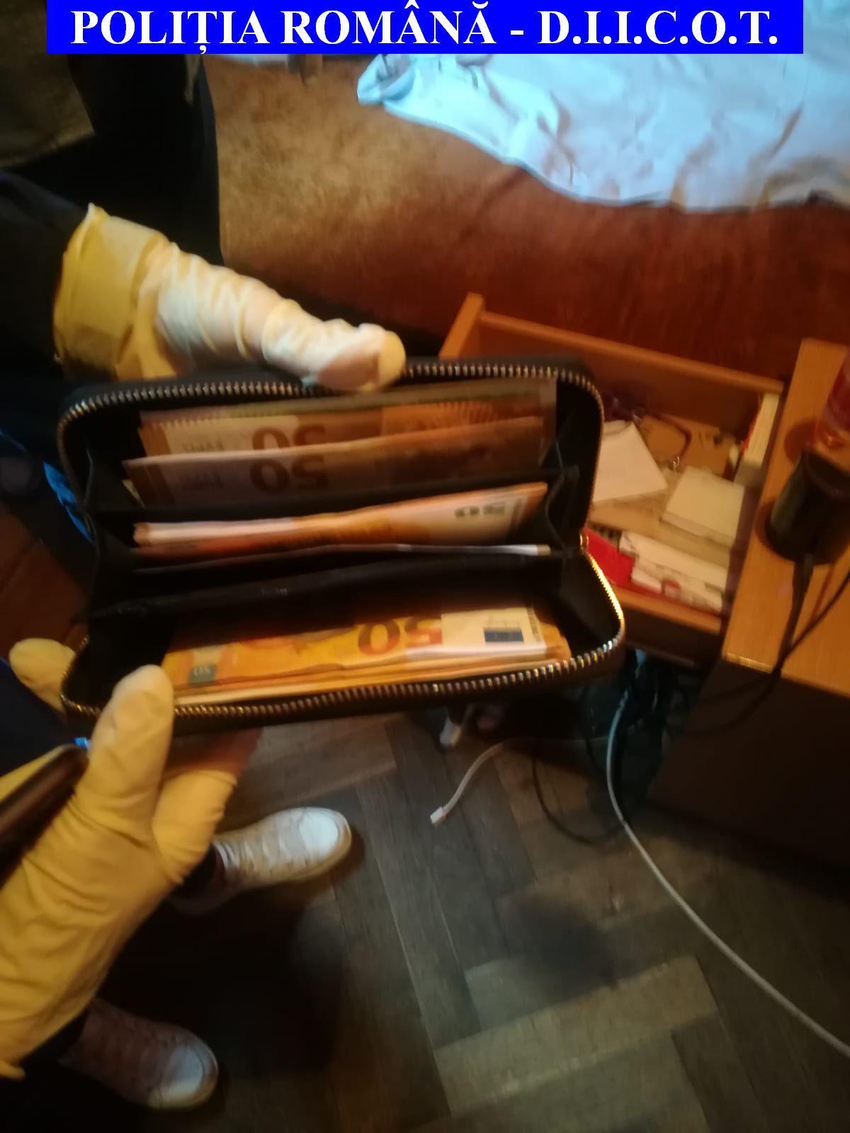 Peste o sută de bancnote false au fost descoperite de poliţişti şi procurori &icirc;n județul Hunedoara