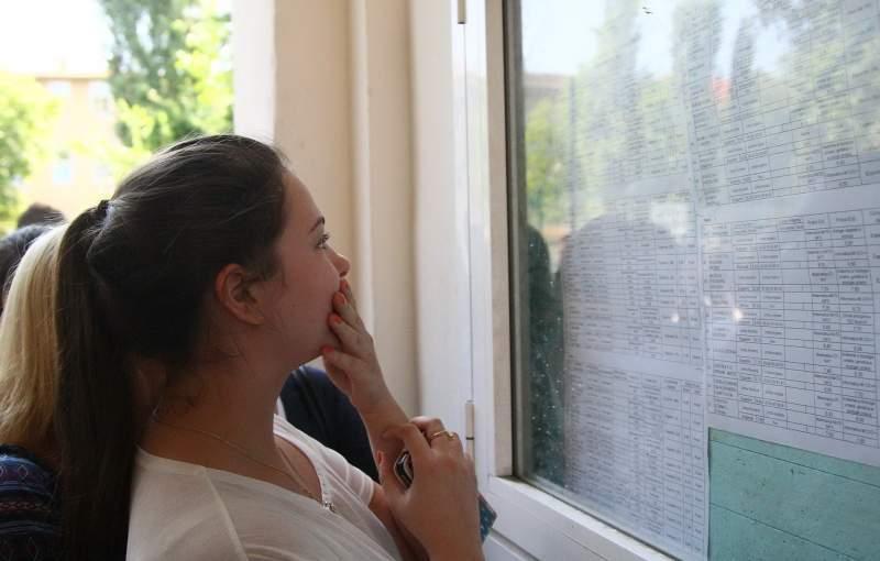 BAC: A făcut contestație după ce a fost notat cu 5,70. Doi profesori au fost pedepsiți