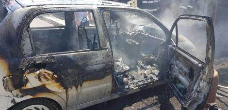 O fetiţă de 10 ani a fost rănită într-un incendiu, în județul Neamț, după ce maşina în care se afla a luat foc