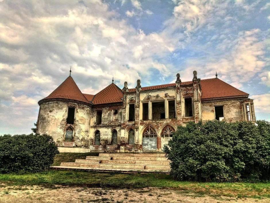 Castelul Banffy, locația Electric Castle, cel mai bântuit loc din România? Ce zic legendele locului?
