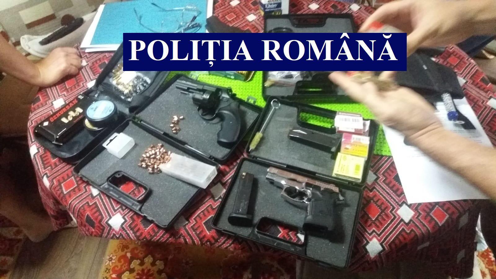 Patru arme letale şi peste 1.600 de elemente de muniţie deţinute ilegal au fost depistate de poliţişti &icirc;n județul Prahova