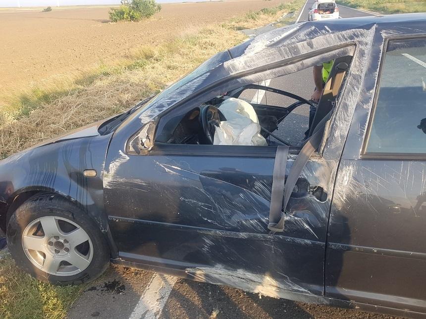 Constanţa: Patru persoane au fost rănite după ce maşina &icirc;n care se aflau, condusă de un şofer băut, s-a răsturnat