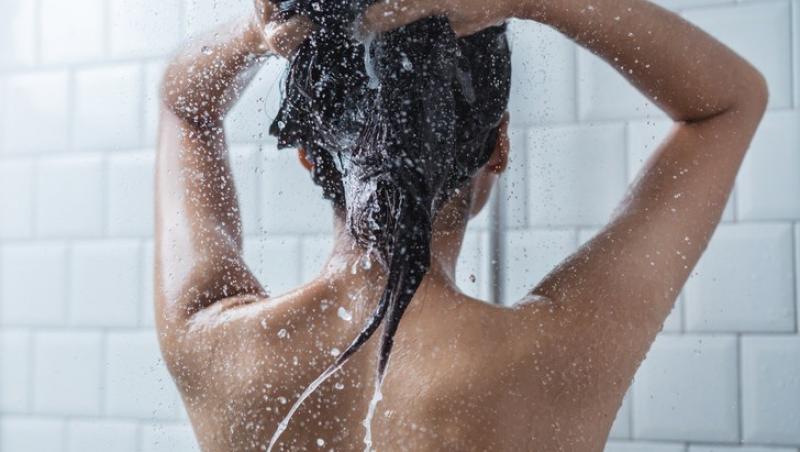 Un medic a dezvăluit! Ce trebuie să faci înainte de duș ca să nu iei bacterii periculoase