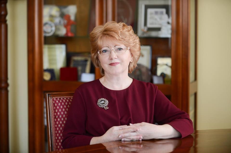 Tribunalul Sibiu a decis suspendarea executării ordinului prin care primarul Astrid Fodor a fost demisă din funcţie