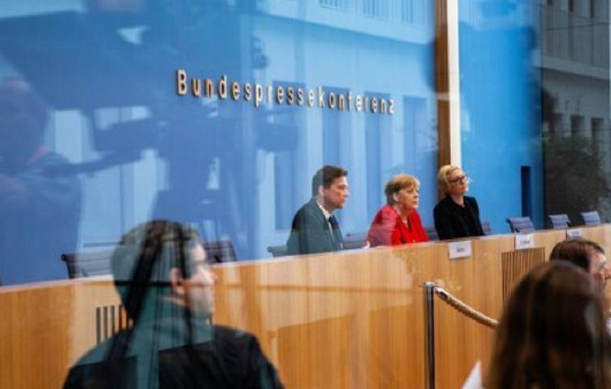 Merkel denunţă atacurile lui Trump şi  &icirc;şi exprimă solidaritatea faţă de alese americane