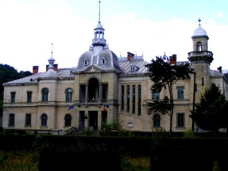 Palatul Ghika este scos la vânzare pentru 500.000 de euro