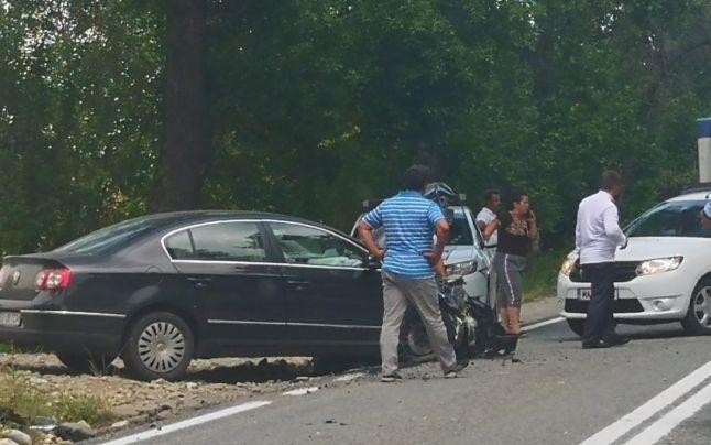 Mireasă, implicată &icirc;ntr-un accident rutier. T&acirc;năra a fost transportată de urgență la spital
