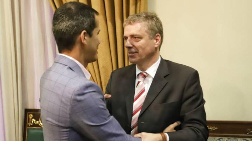 Ambasadorul german Daniel Kriener, expulzat &icirc;n martie din Venezuela, a revenit la Caracas, anunţă Germania