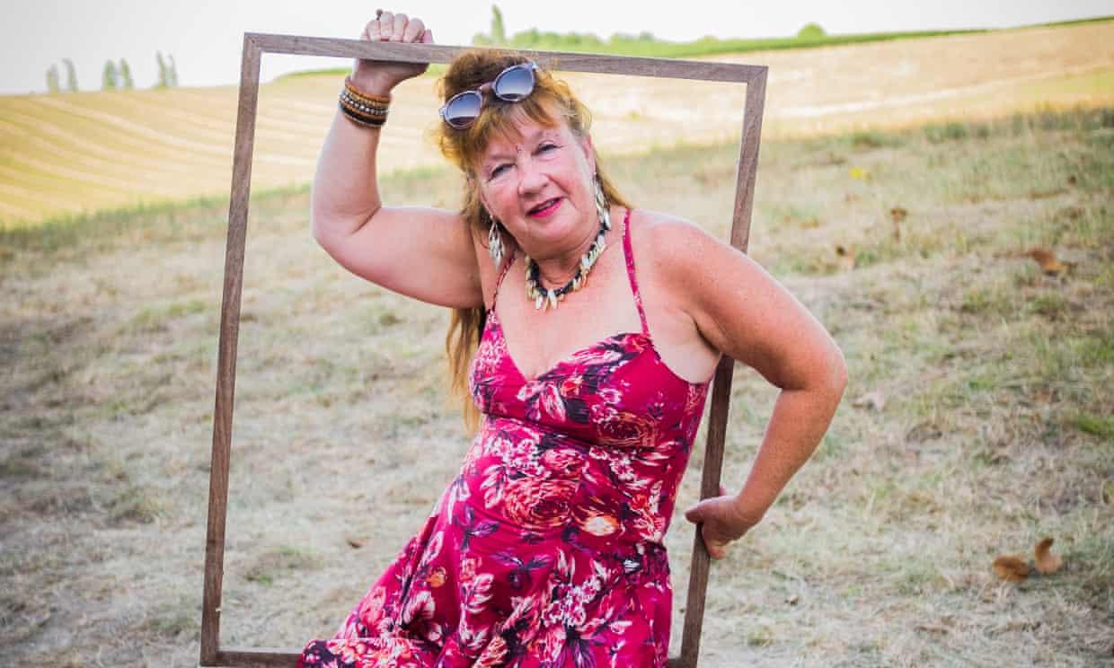 &bdquo;Sunt o femeie de 66 de ani, sunt multe lucuri dar nu sunt o bunică&rdquo;. Ageismul este o problema gravă &icirc;n societatea de astăzi