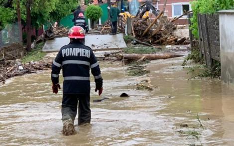 Pericol de inundații în râuri din 13 județe din țară! A fost emis cod galben, valabil până miercuri dimineața