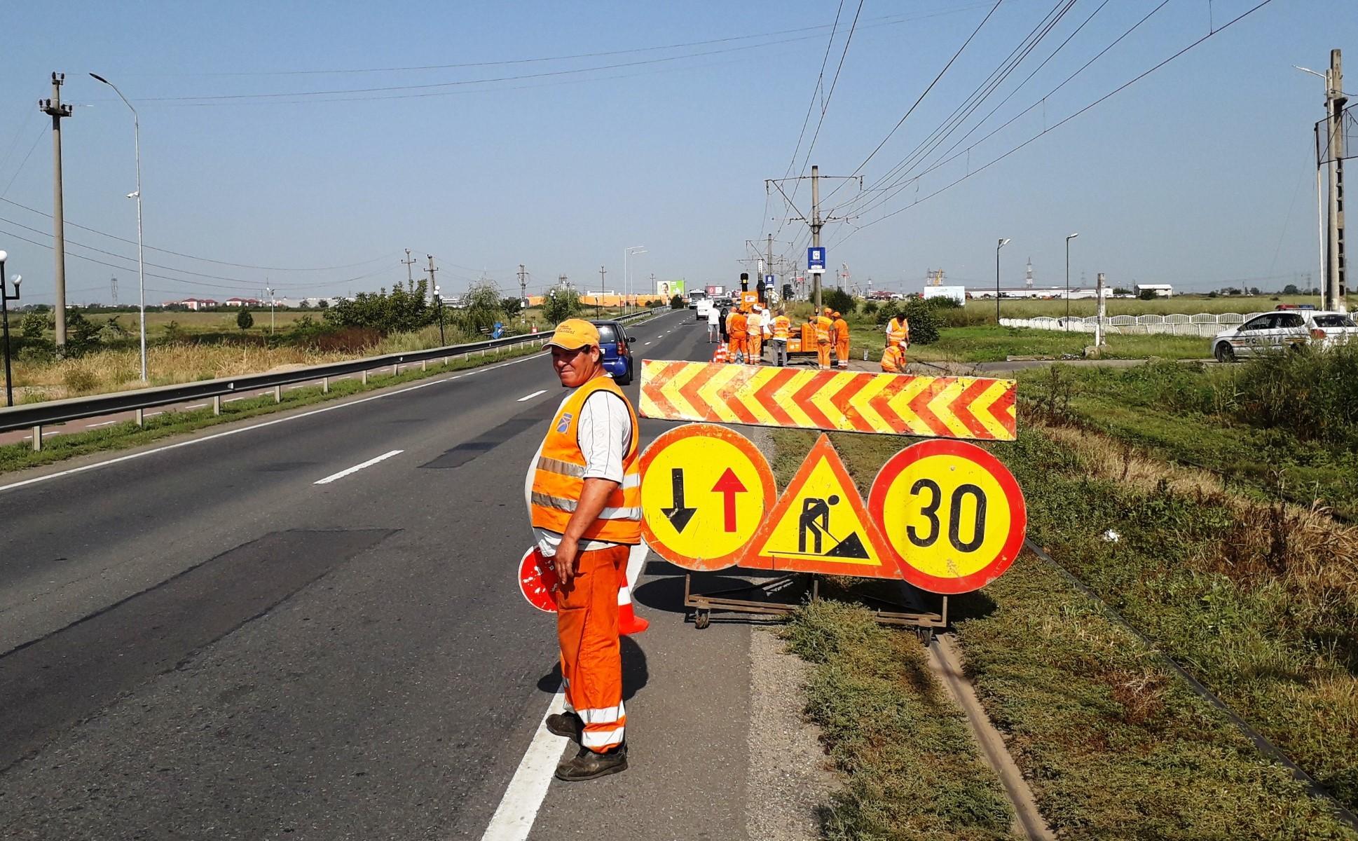 CNAIR intervine la km 16 al Autostrăzii Soarelui pentru refacerea planeităţii, după ridicarea unei dale din beton