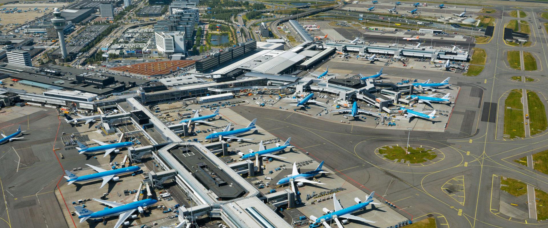 Zeci de zboruri au fost anulate pe aeroportul Schiphol din Amsterdam, din cauza unei defecţiuni