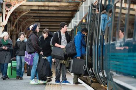 Veste bombă pentru studenți! Își pot pierde dreptul de a călători gratuit cu trenul! Teodorovici: „De ce să nu fie încurajată situaţia la învăţătură?”