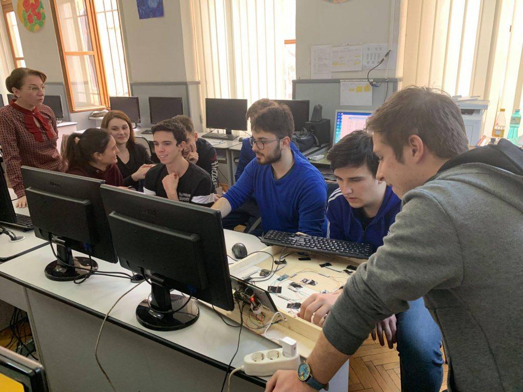 Programul Predau Viitor a selectat cinci inițiative ce urmează să primească suport financiar