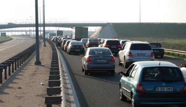 Un camion cu fructe s-a răsturnat pe Autostrada Soarelui. Traficul este &icirc;ngreunat!