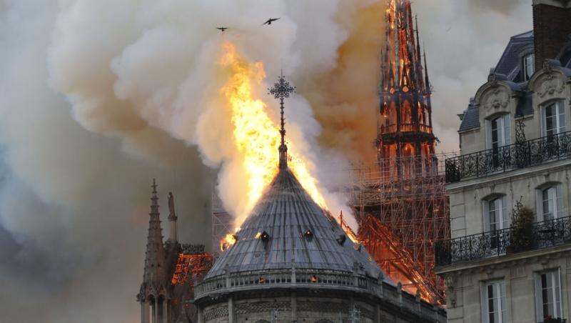 Lucrările de la Notre-Dame suspendate din cauza contaminării cu plumb